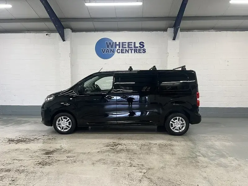 Gebraucht Vauxhall Vivaro Sportive 150 PS (110 kW) 2023 Schwarz Van / Kleinbus