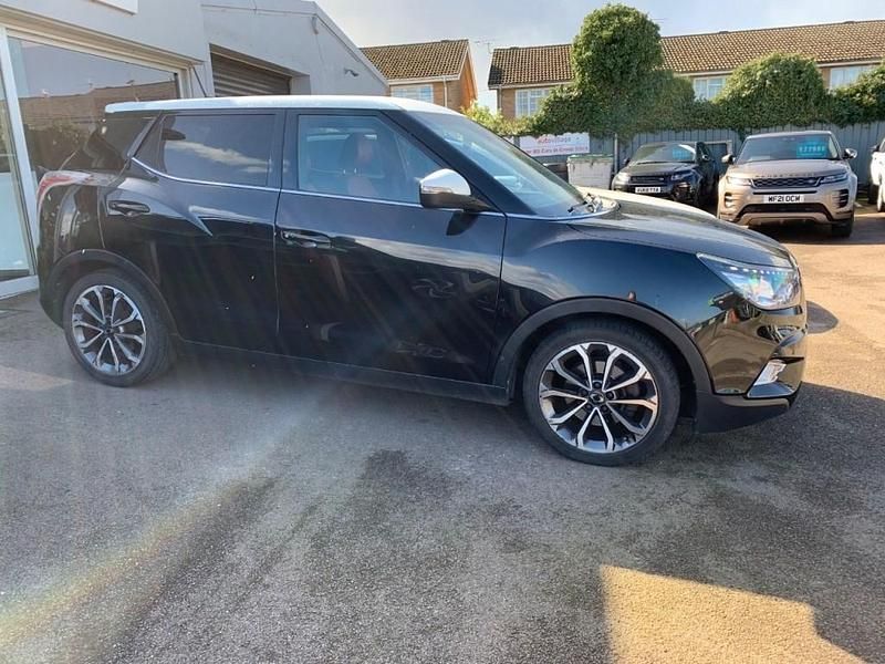 Used Ssangyong (KGM) Tivoli 115 HP (84 kW) 2018 Space black metallic SUV