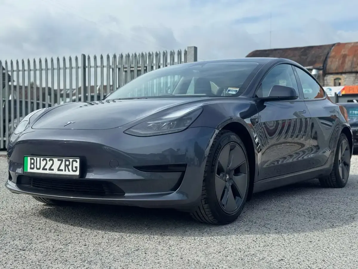 Usado Tesla Model 3 Standard Range 366 kW (498 HP) 2022 Cinzento Sedan