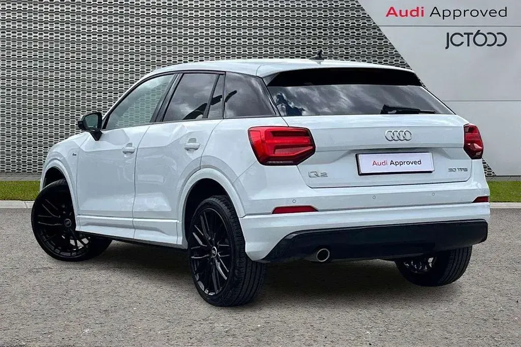 Used Audi Q2 Black Edition 150 HP (110 kW) 2020 White SUV