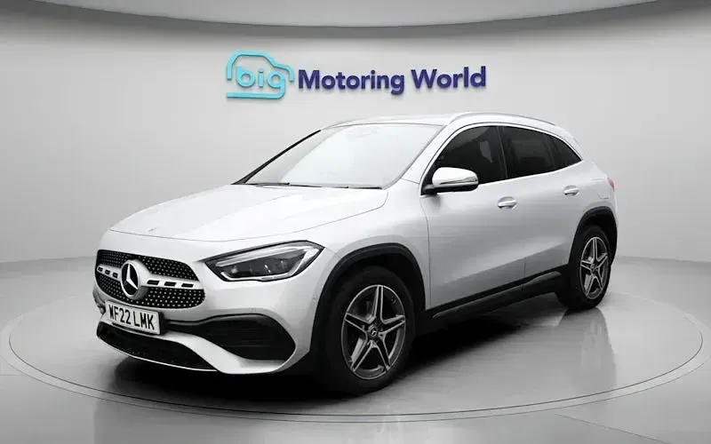 Usado Mercedes GLA250 Premium Plus 259 HP (190 kW) 2022 Prateado SUV
