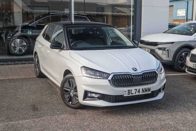 Moon white metallic black magic pearl effect Used 2024 Skoda Fabia Colour Edition Hatchback | £16,399 (Fair price) - Image 1/4
