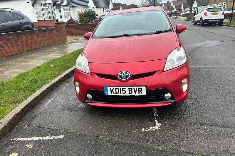 Used Toyota Prius T3 2015 Red Hatchback
