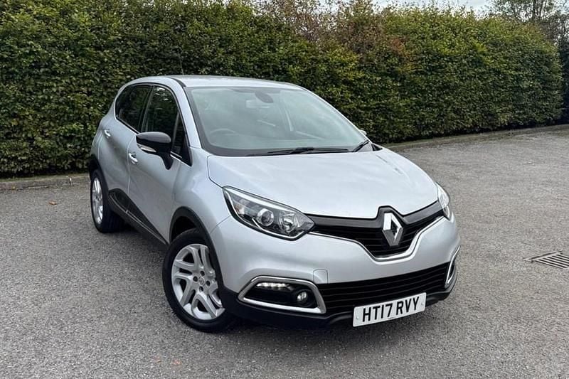 Silver Used 2017 Renault Captur Dynamique SUV | £4,650 (Good price) - Image 1/1
