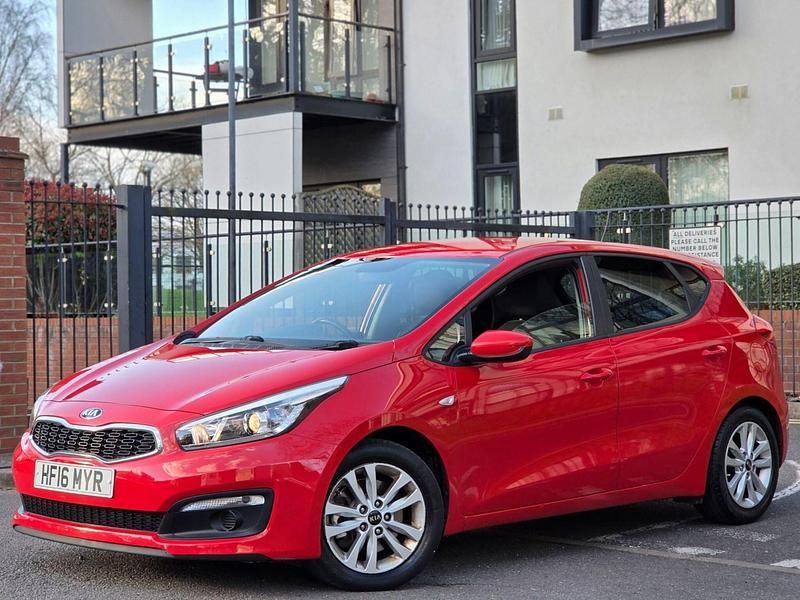Używany Kia Ceed 2016 Czerwony Hatchback