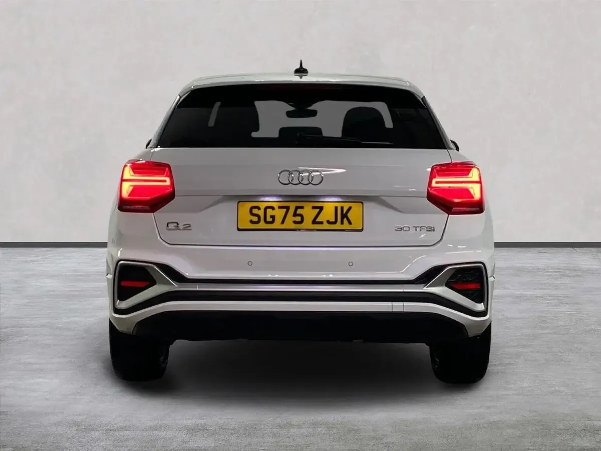 Used Audi Q2 S-Line 114 HP (83 kW) 2025 White SUV