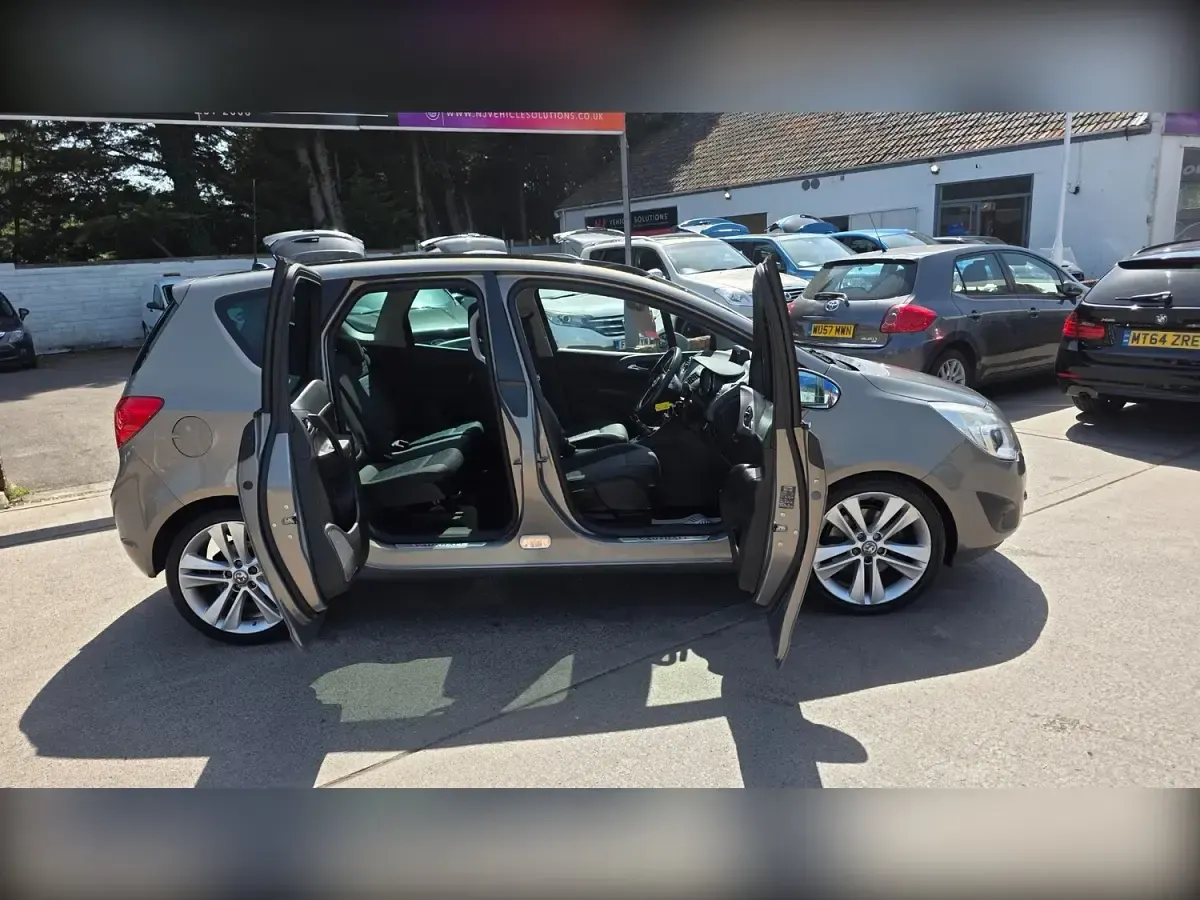 Used Vauxhall Meriva 130 HP (95 kW) 2014 Brown MPV