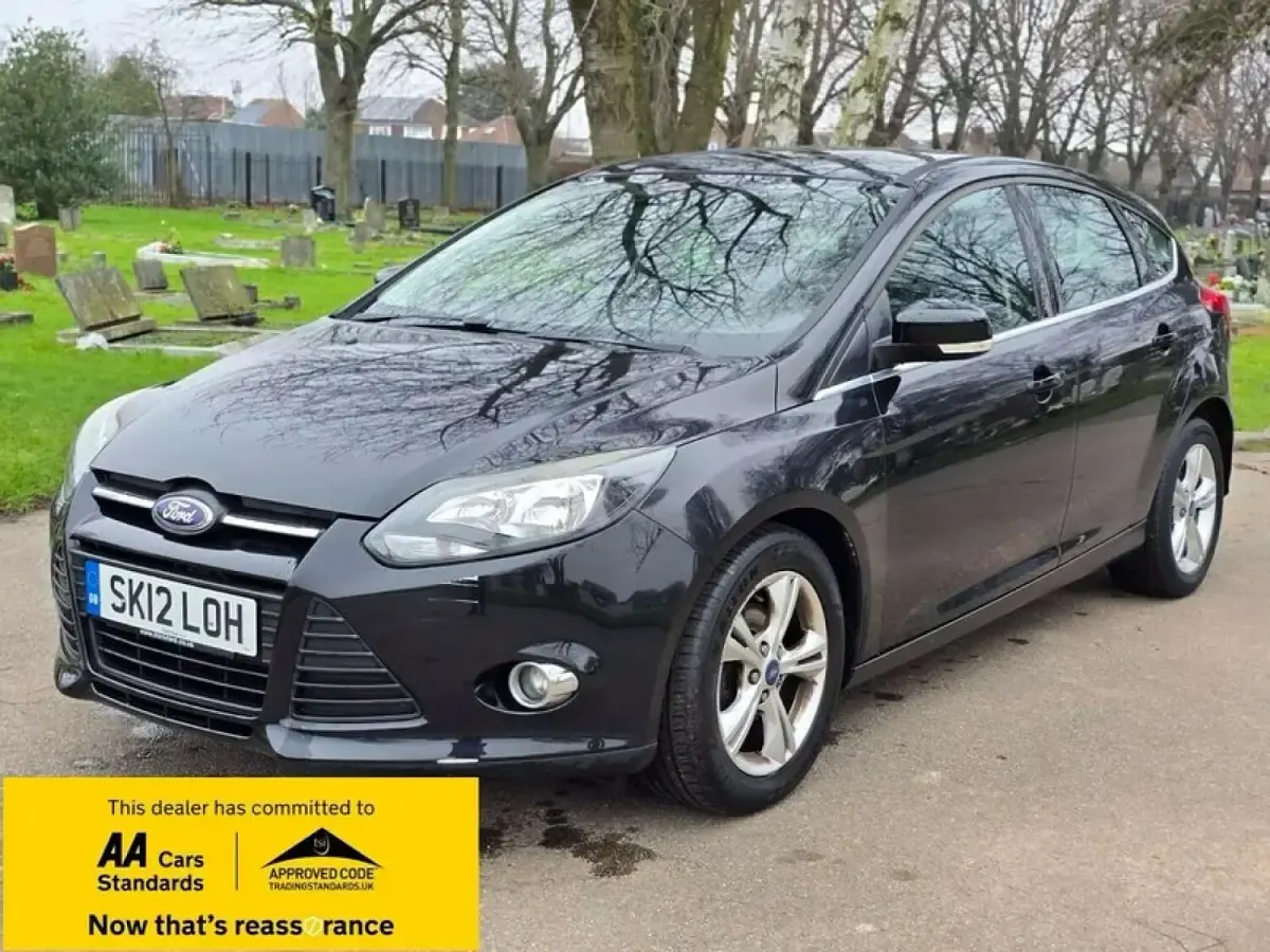 Used Ford Focus Zetec 125 HP (91 kW) 2012 Black Hatchback