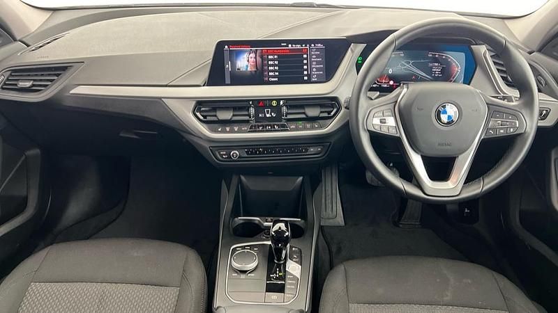 Used BMW 118 Comfort Edition 134 HP (98 kW) 2024 White Hatchback