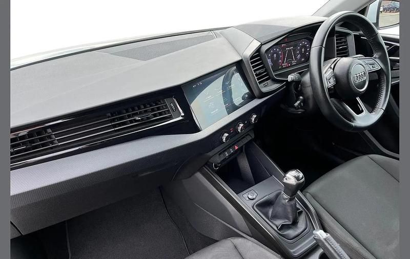 Used Audi A1 Design 113 HP (83 kW) 2020 White SUV