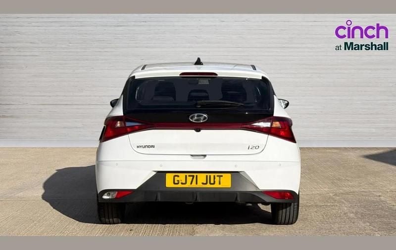 Used Hyundai i20 SE 100 HP (73 kW) 2021 White Hatchback