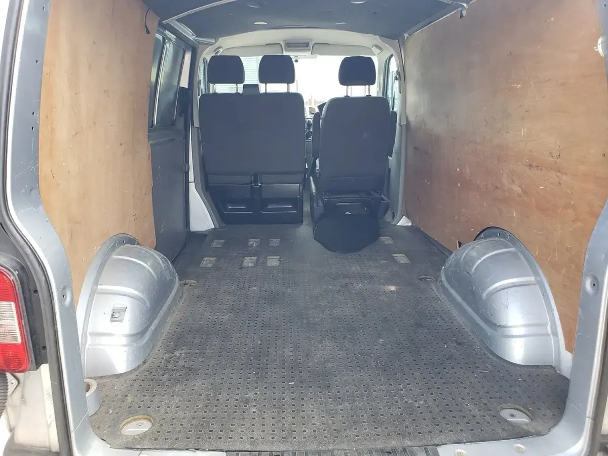 Used VW T5 Trendline 102 HP (75 kW) 2015 Silver Van