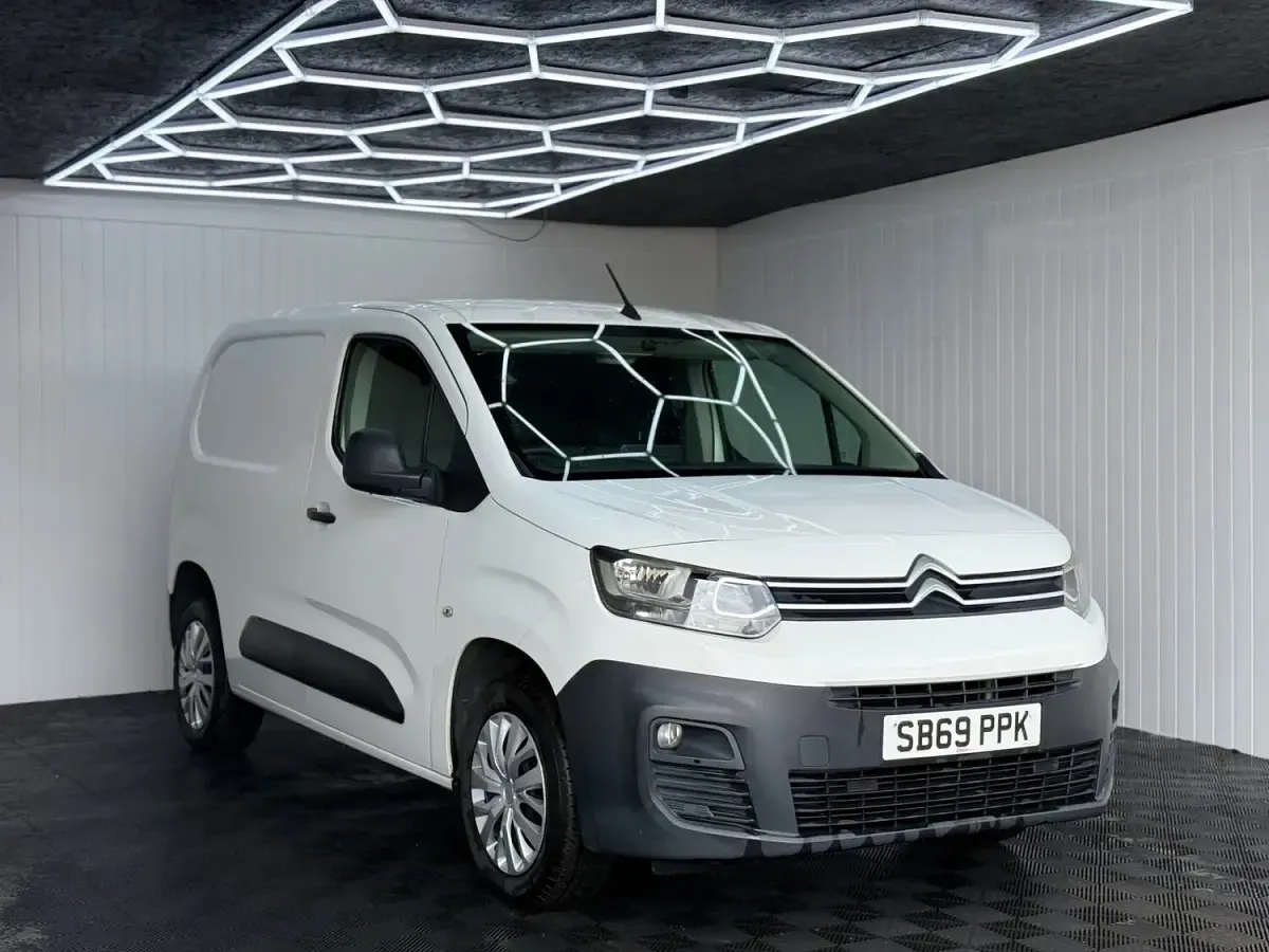 Used Citroën Berlingo 100 HP (73 kW) 2020 White MPV