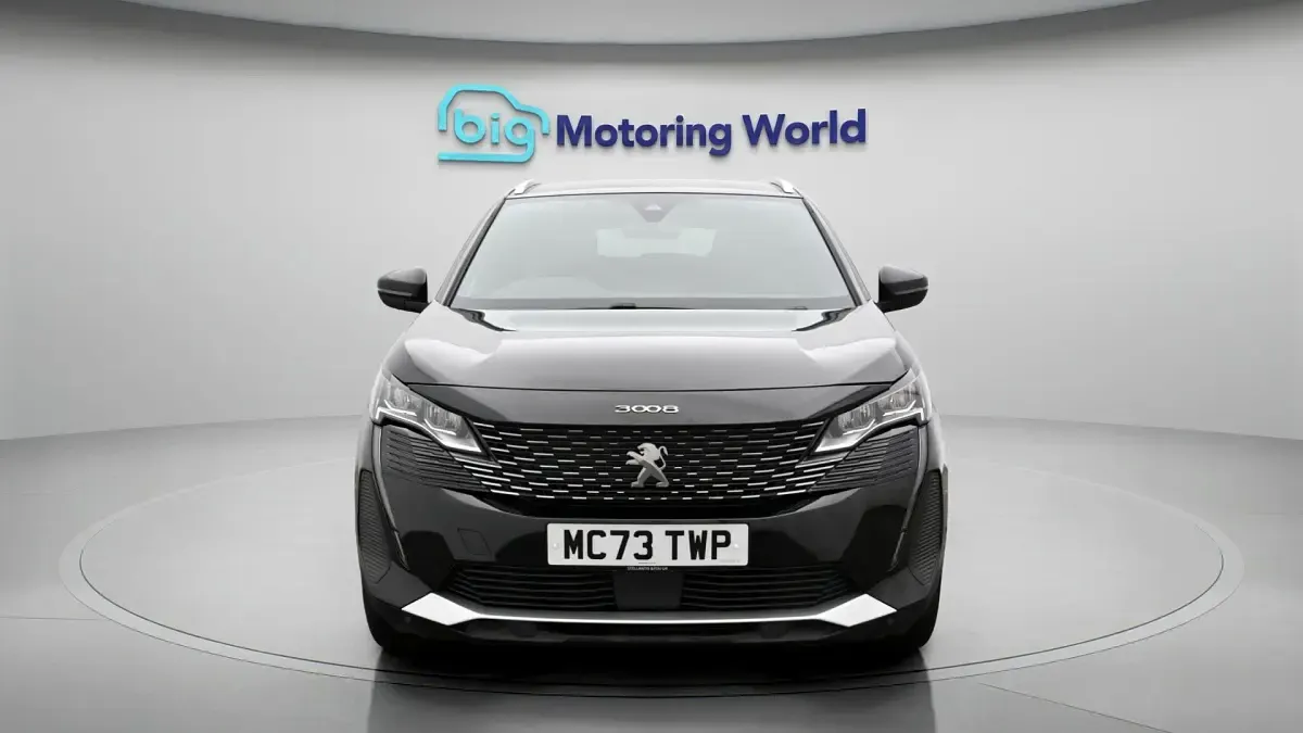Second-hand Peugeot 3008 Allure 131 CP (96 kW) 2023 Negru SUV