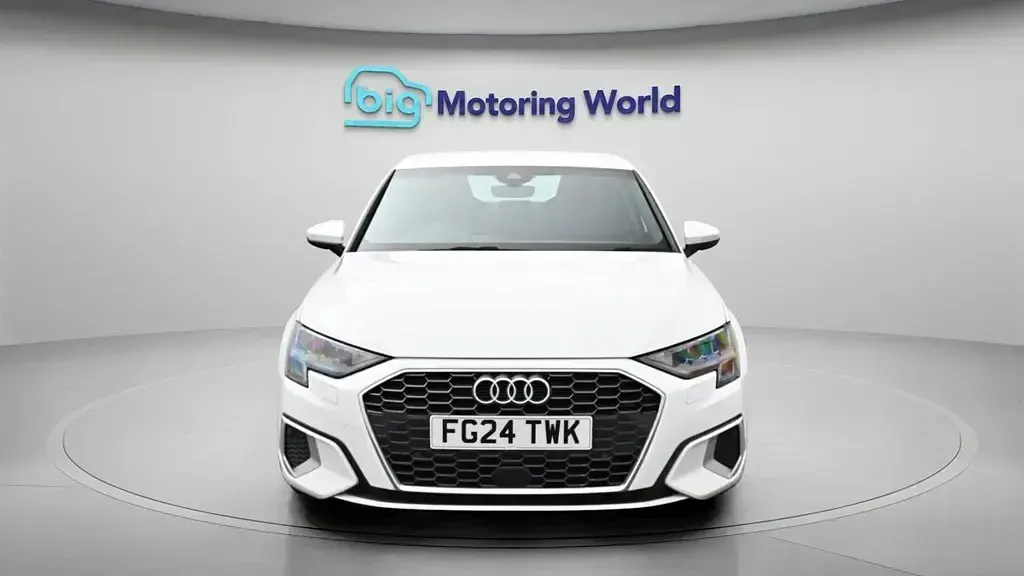 Używany Audi A3 Sport 110 KM (80 kW) 2024 Biały Sedan/Limuzyna