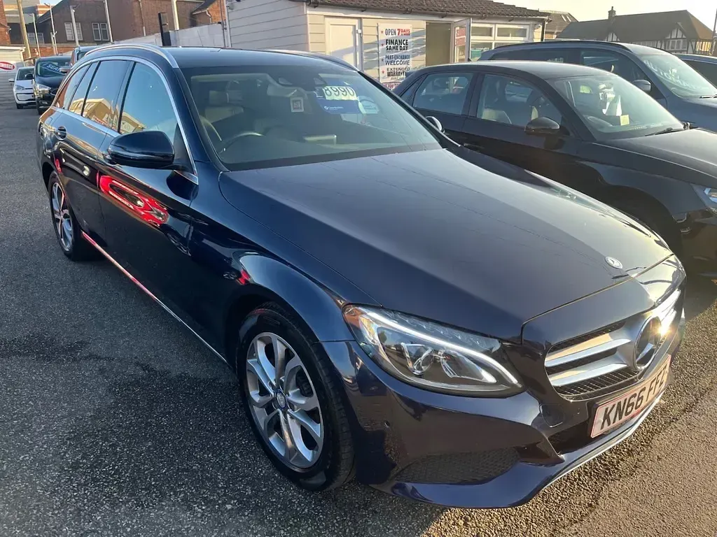 Used Mercedes C200 136 HP (100 kW) 2016 Blue Estate