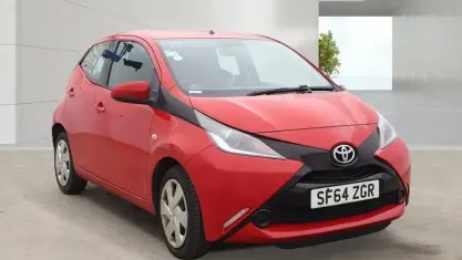 Used Toyota Aygo X-play 69 HP (50 kW) 2018 Hatchback
