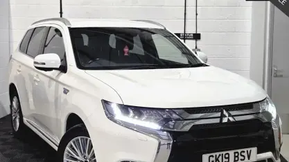Begagnad Mitsubishi Outlander P-HEV 177 HK (130 kW) 2018 Kombi