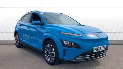 Begagnad Hyundai Kona Premium 100 kW (136 HK) 2022 Blå SUV