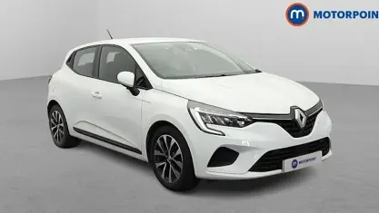Used Renault Clio Iconic 90 HP (66 kW) 2022 White Hatchback