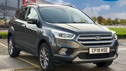 Usado Ford Kuga Titanium 120 CV (88 kW) 2019 Gris SUV