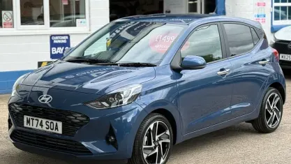 Used Hyundai i10 Premium 63 HP (46 kW) 2024 Blue Hatchback