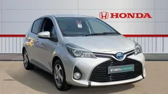 Silver Used 2015 Toyota Yaris Hybrid Hatchback | £10,519 (Fair price)