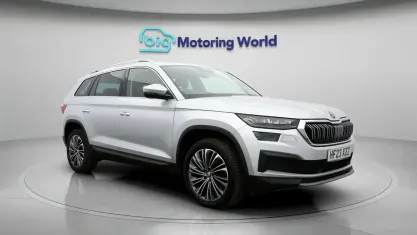 Käytetty Skoda Kodiaq SE L Executive 150 HP (110 kW) 2023 Hopea Katumaasturi