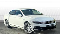 White Used 2020 VW Passat Advance Sedan | £19,116 (Fair price)
