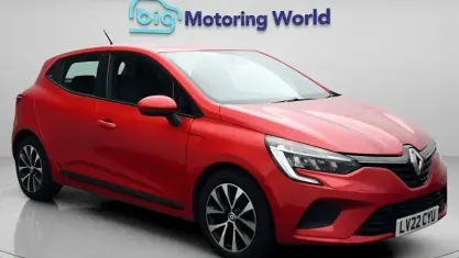 Used Renault Clio Iconic 90 HP (66 kW) 2022 Red Hatchback