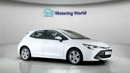 Used Toyota Corolla 122 HP (89 kW) 2022 White Hatchback