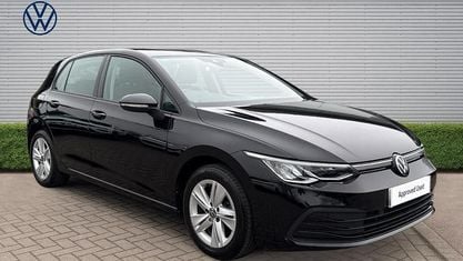 Begagnad VW Golf VIII Life 110 HK (80 kW) 2023 Halvkombi