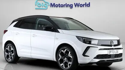 Begagnad Vauxhall Grandland X Ultimate 131 HK (96 kW) 2023 Vit SUV