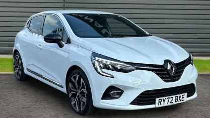 Used Renault Clio Techno 145 HP (106 kW) 2022 White Hatchback