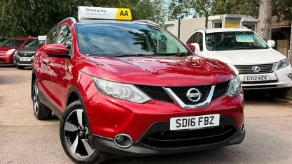 Used Nissan Qashqai N-Connecta 116 HP (85 kW) 2016 Red SUV
