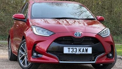 Second-hand Toyota Yaris Hybrid 116 CP (85 kW) 2023 Roșu Hatchback