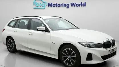 Begagnad BMW 330e Sport Line 292 HK (214 kW) 2023 Vit Kombi