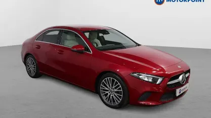 Begagnad Mercedes A180 Executive 136 HK (100 kW) 2022 Röd Sedan