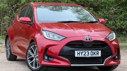 Second-hand Toyota Yaris Hybrid 116 CP (85 kW) 2023 Roșu Hatchback
