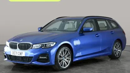 Begagnad BMW 330e M Sport 292 HK (214 kW) 2022 Blå Kombi