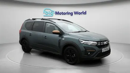 Used Dacia Jogger Extreme 141 HP (103 kW) 2025 Green MPV