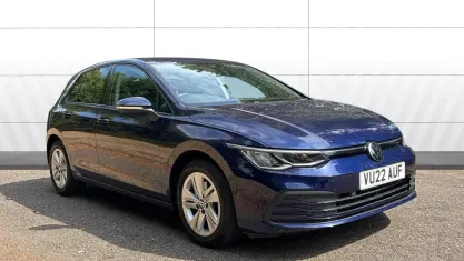 Used VW Golf VIII Life 150 HP (110 kW) 2022 Blue Hatchback