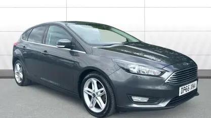 Used Ford Focus Zetec 101 HP (74 kW) 2016 Grey Hatchback