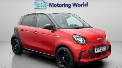 Used Smart ForFour Electric Drive Premium 60 kW (82 HP) 2022 Red and black Hatchback