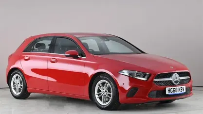 Używany Mercedes A180 Executive 136 KM (100 kW) 2018 Czerwony Hatchback