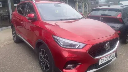 Second-hand MG ZS Exclusive 111 CP (81 kW) 2023 Roșu SUV