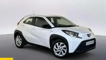 Used Toyota Aygo X PURE 72 HP (52 kW) 2024 White SUV