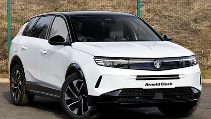New Vauxhall Grandland X Ultimate 145 HP (106 kW) 2025 Brilliant paint arctic white SUV