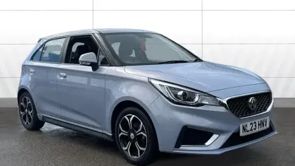 Begagnad MG MG3 Exclusive 106 HK (77 kW) 2023 Silver Halvkombi