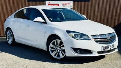 Used Vauxhall Insignia SRi 163 HP (119 kW) 2015 White Hatchback
